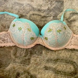 Victoria’s Secret blue and cream lace bra
